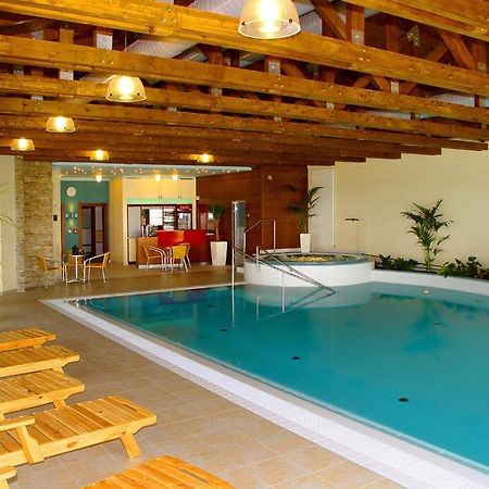 Wellness Hotel Happy Star Hnanice  Eksteriør billede