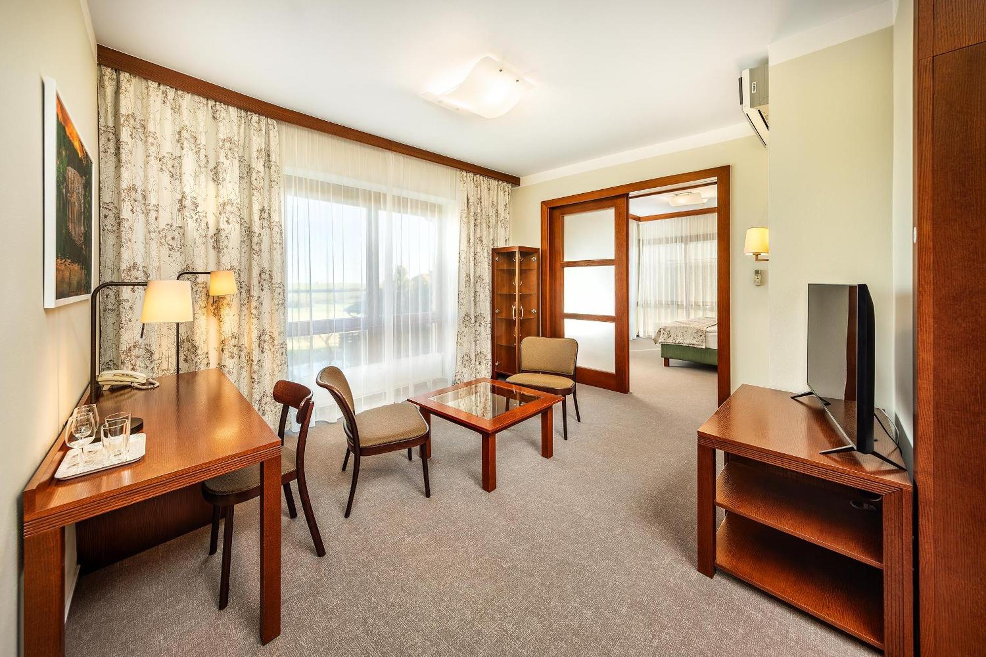 Wellness Hotel Happy Star Hnanice  Eksteriør billede