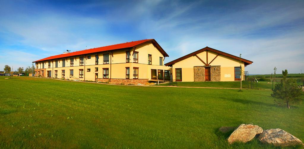 Wellness Hotel Happy Star Hnanice  Eksteriør billede
